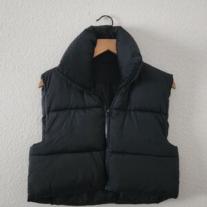 Women's Medium Black Cropped Puffer Vest